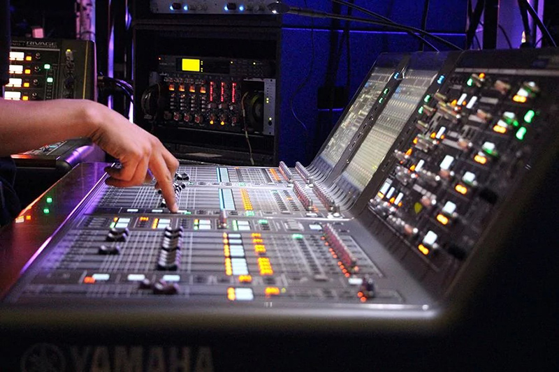 Mixer Yamaha Rivage PM10