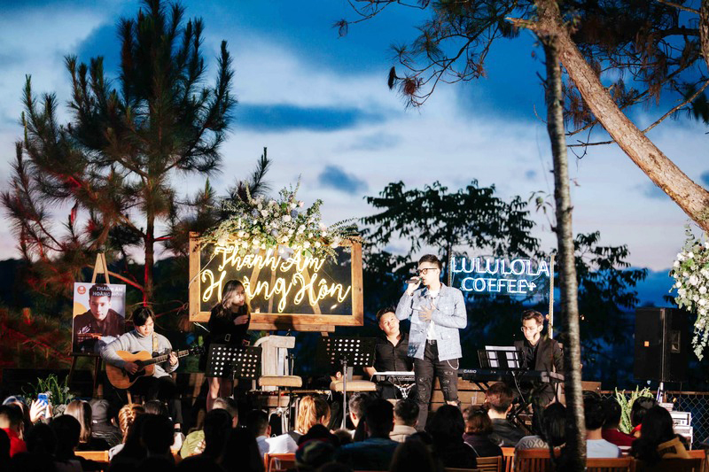 Bộ d&agrave;n &acirc;m thanh của qu&aacute;n cafe Lululola tại Đ&agrave; Lạt gồm những thiết bị g&igrave;?