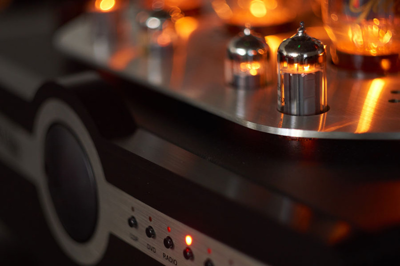 Amply đèn Synthesis A100 Titan