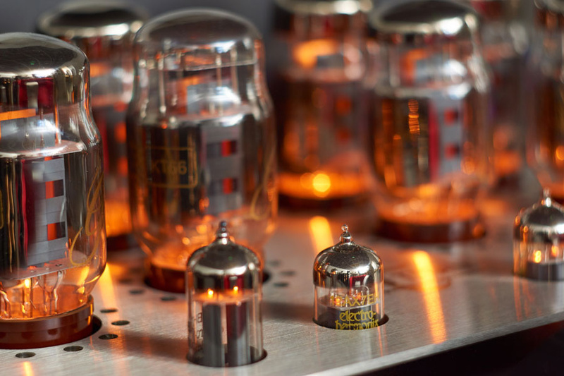 Amply đèn Synthesis A100 Titan