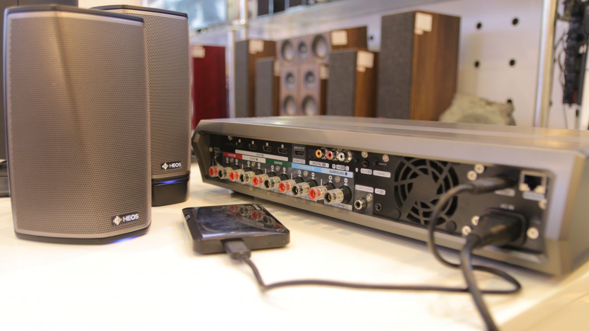 Amply Denon HEOS AVR kết nối qua điện thoại