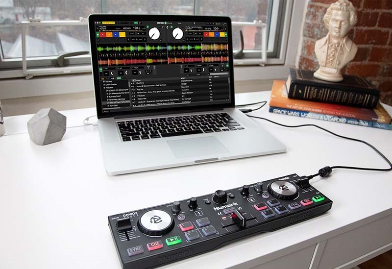 Bàn DJ di động Numark DJ2GO2 Touch