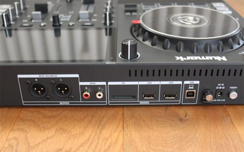 B&agrave;n DJ Numark Mixstream Pro 
