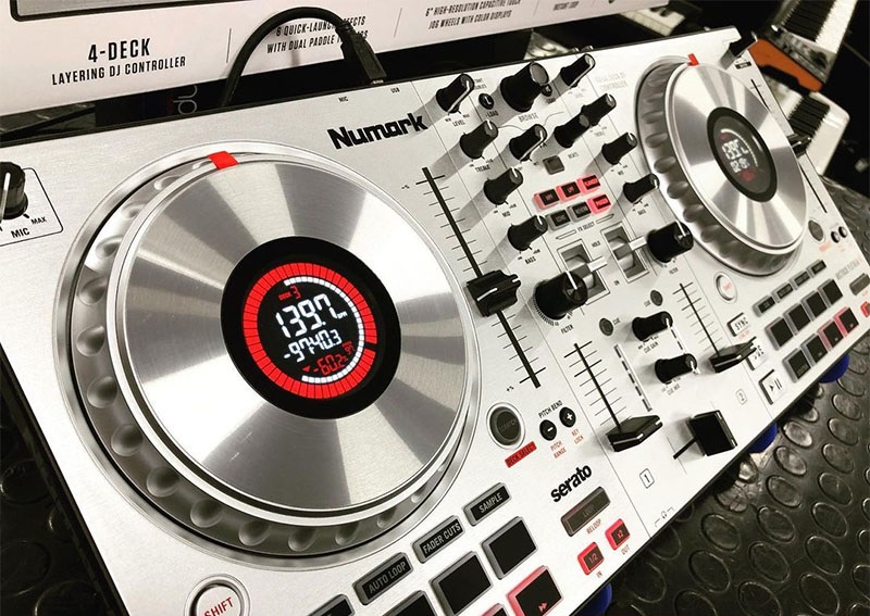 B&agrave;n DJ Numark Mixtrack Platinum FX Silver 