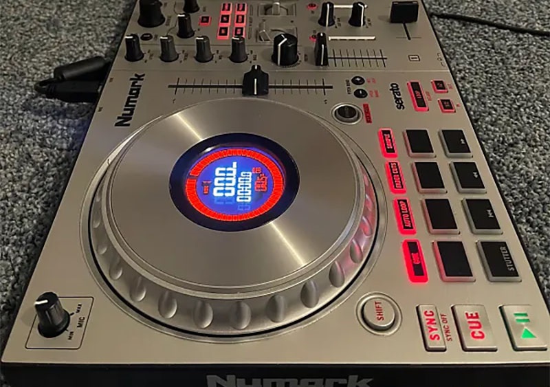 B&agrave;n DJ Numark Mixtrack Platinum FX Silver 