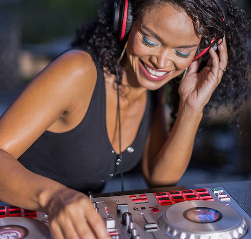 B&agrave;n DJ Numark Mixtrack Platinum FX Silver 