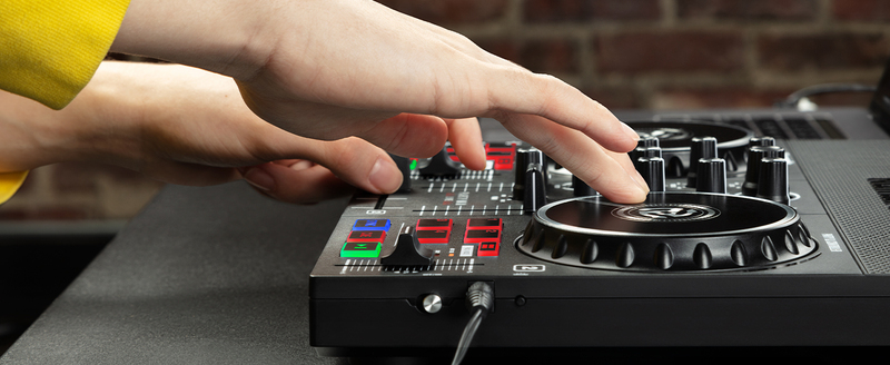 B&agrave;n DJ Numark Party Mix Live