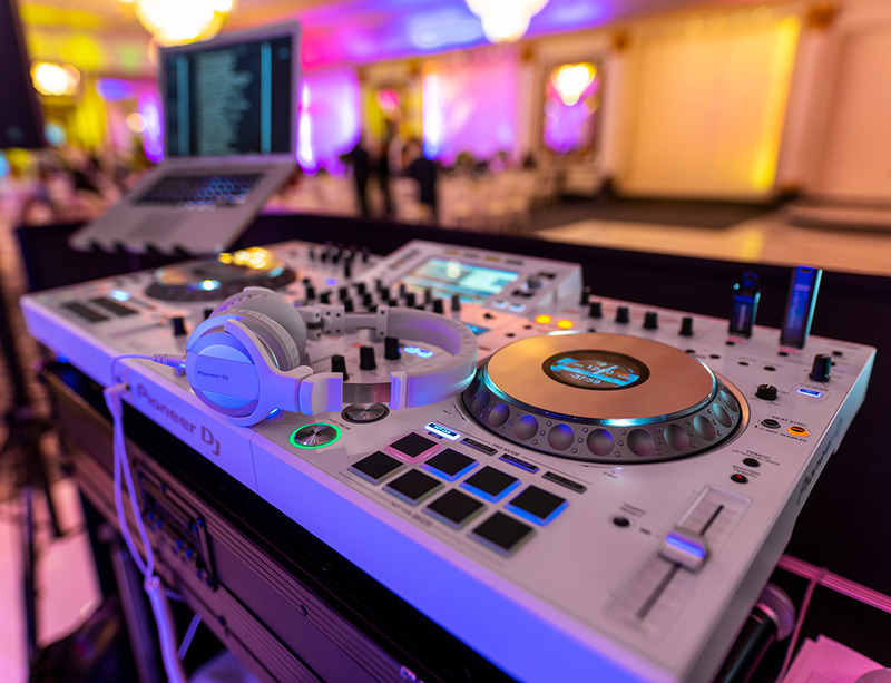 C&aacute;ch chọn b&agrave;n DJ tốt nhất cho người mới bắt đầu