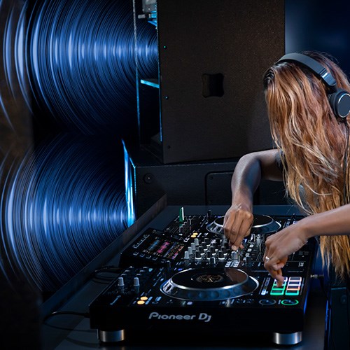 B&agrave;n DJ Pioneer XDJ-XZ-W