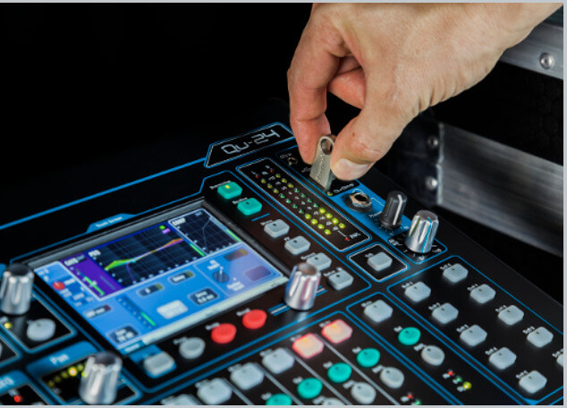 Mixer Allen & Heath Qu-32 Chrome