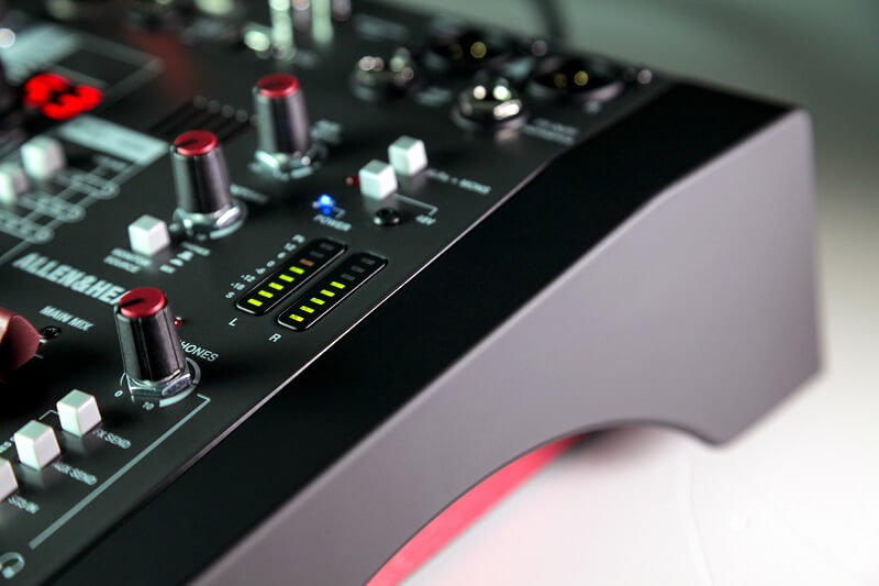 B&agrave;n mixer Allen & Heath ZEDi-10FX