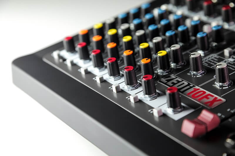 B&agrave;n mixer Allen & Heath ZEDi-10FX