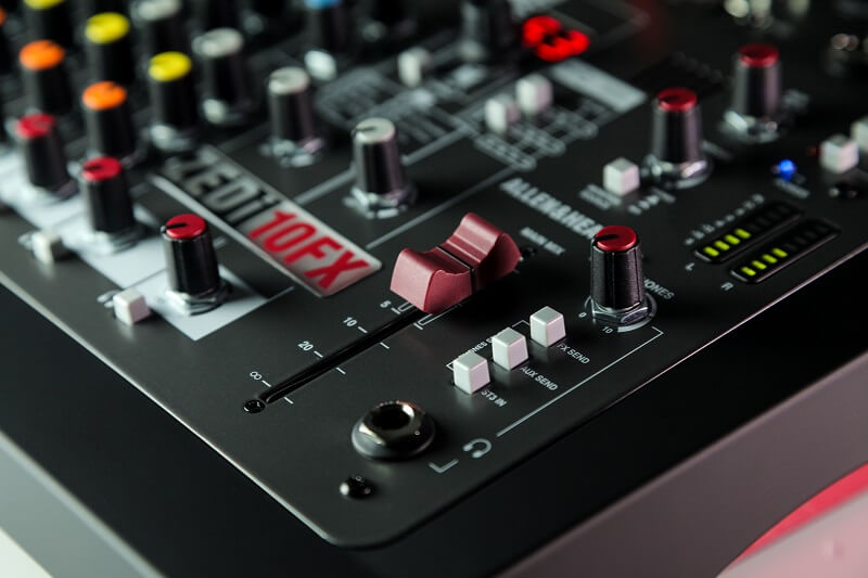 B&agrave;n mixer Allen & Heath ZEDi-10FX