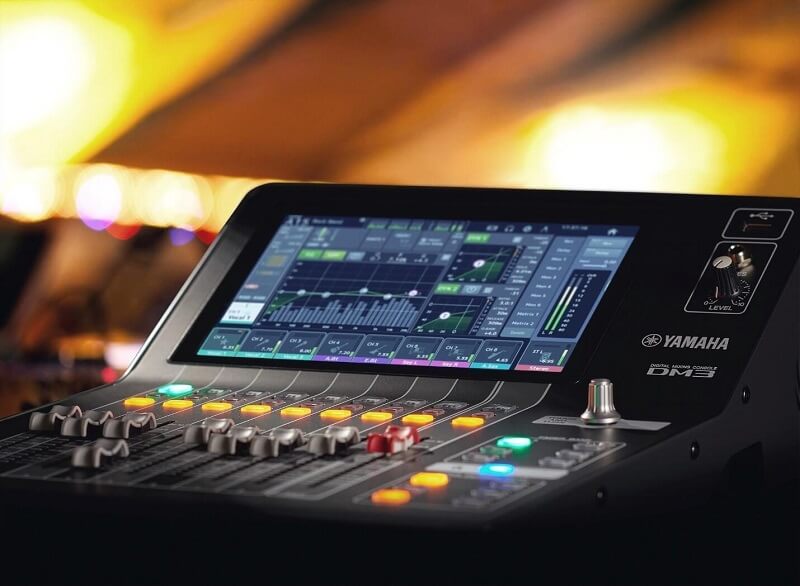 B&agrave;n mixer Yamaha DM3 Standard