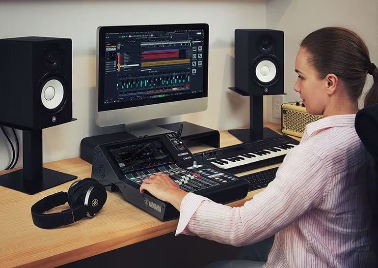 B&agrave;n mixer Yamaha DM3 Standard