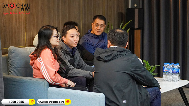 Chuyến gh&eacute; thăm của ng&agrave;i Mr.Winky đại diện h&atilde;ng McInTosh v&agrave; đại diện Đ&ocirc;ng Th&agrave;nh H&ograve;a Ph&uacute;c tới showroom Bảo Ch&acirc;u Elec