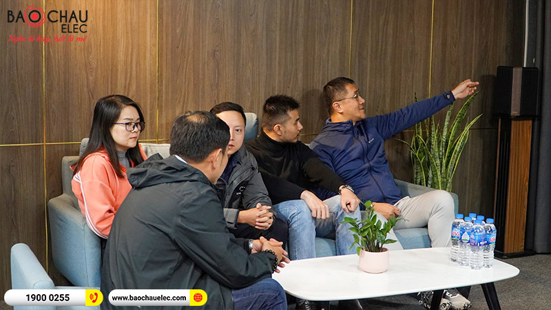 Chuyến gh&eacute; thăm của ng&agrave;i Mr.Winky đại diện h&atilde;ng McInTosh v&agrave; đại diện Đ&ocirc;ng Th&agrave;nh H&ograve;a Ph&uacute;c tới showroom Bảo Ch&acirc;u Elec