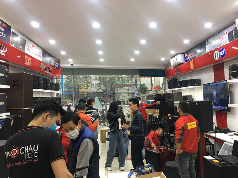không khí mua sắm Tết 2023 Bảo Châu Elec