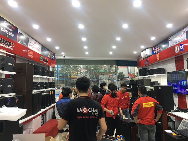 không khí mua sắm Tết 2023 Bảo Châu Elec