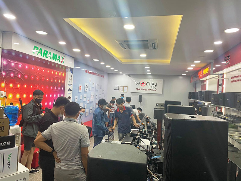 không khí mua sắm Tết 2023 Bảo Châu Elec