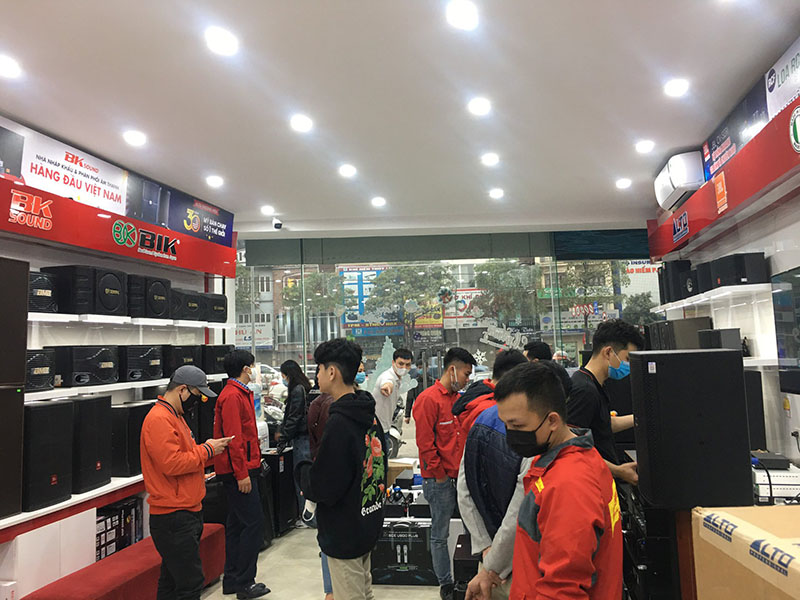 không khí mua sắm Tết 2023 Bảo Châu Elec