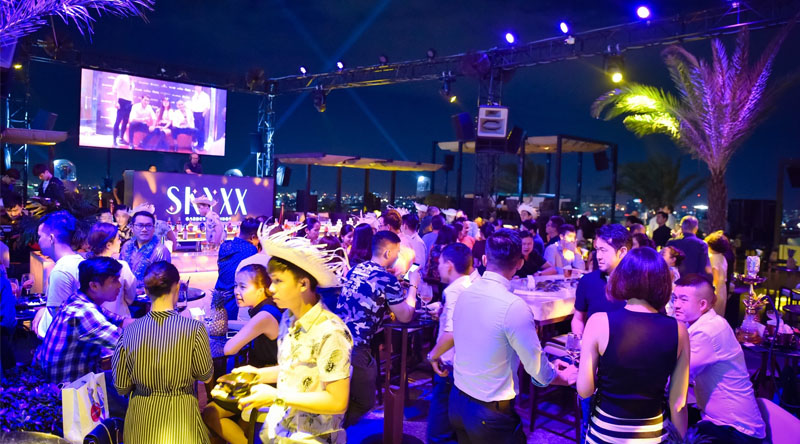Club là gì? Cách phân biệt Club với Bar, Pub, Lounge chính xác nhất