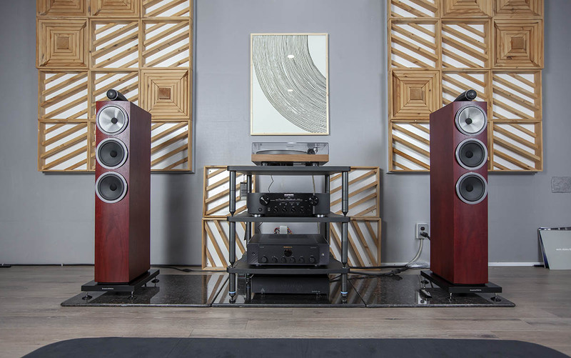 Loa B&W 703 S3