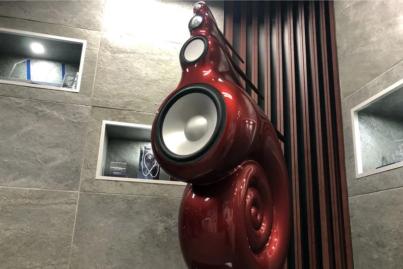Bowers & Wilkins ra mắt màu Abalone Pearl kỷ niệm 30 năm cho siêu Loa Nautilus