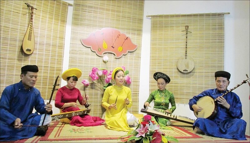 Ca Huế là gì? Nguồn gốc và ý nghĩa của nghệ thuật dân gian xứ Huế