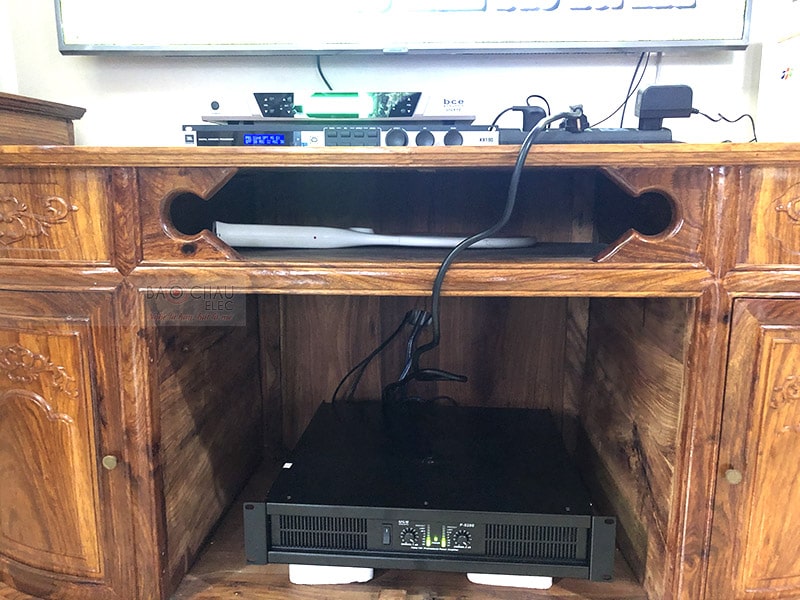 Combo đẩy BCE, vang JBl và mic BCE