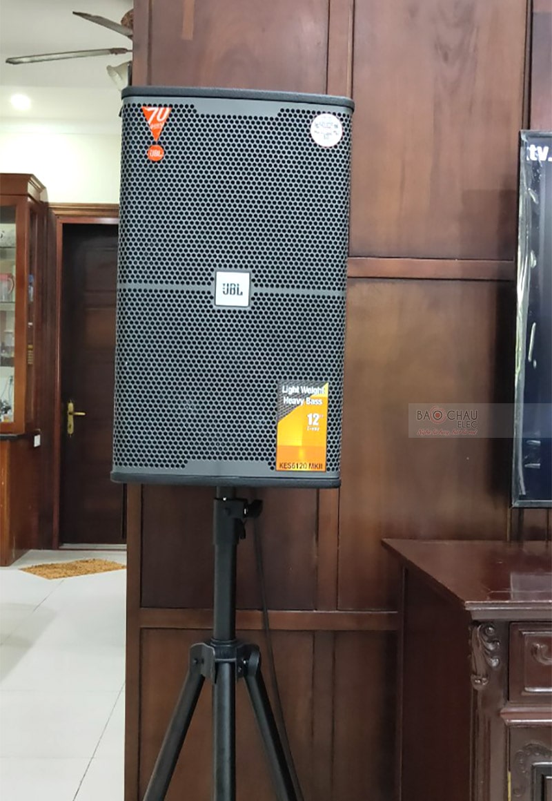 Loa Full JBL KES 6120 lắp đặt ch&acirc;n loa gia đ&igrave;nh