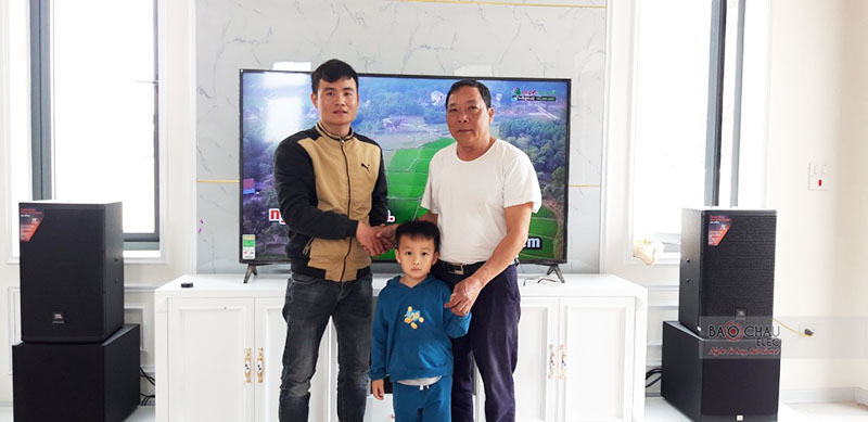 Dàn karaoke gia đình anh Bình h5