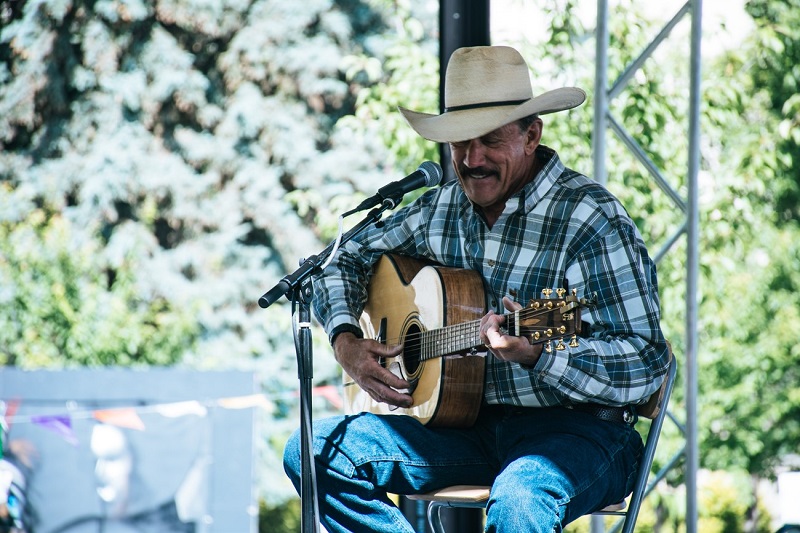 Nhạc đồng qu&ecirc; l&agrave; g&igrave;? Đặc điểm của country music