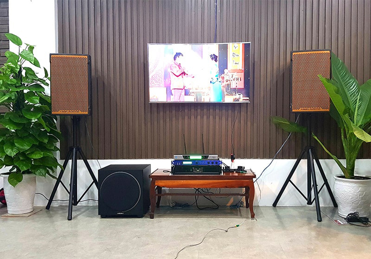 Thiết kế ph&ograve;ng h&aacute;t karaoke đạt chuẩn hạn chế micro bị s&ocirc;i, r&egrave;