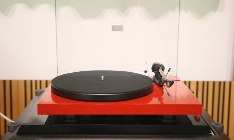 Đầu đĩa than Pro-Ject Debut Carbon DC