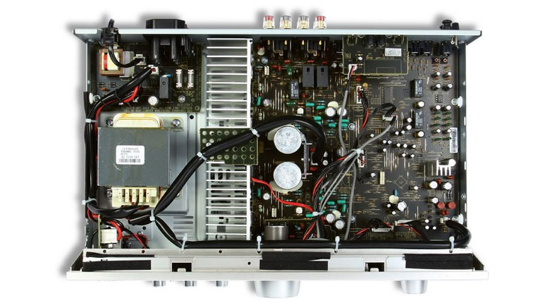 Nội thất bên trong đầu Denon DCD-720AE