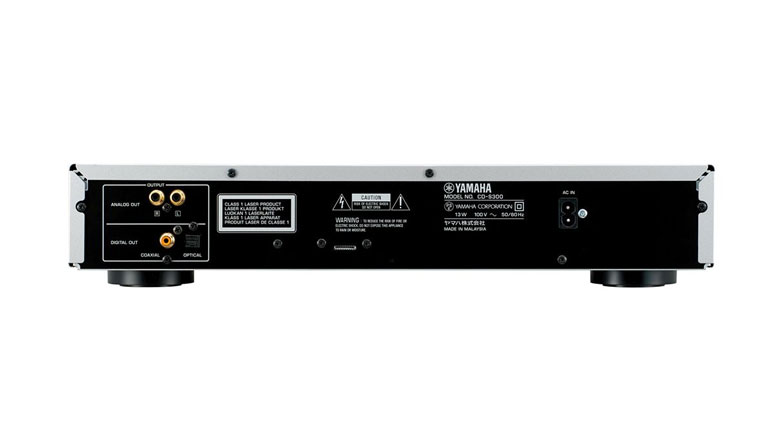 Các cổng kết nối được bố trí ở mặt sau đầu Yamaha CD S300