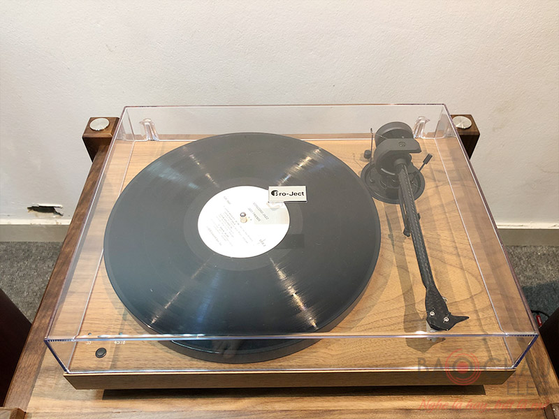 M&acirc;m đĩa than Pro-Ject X1