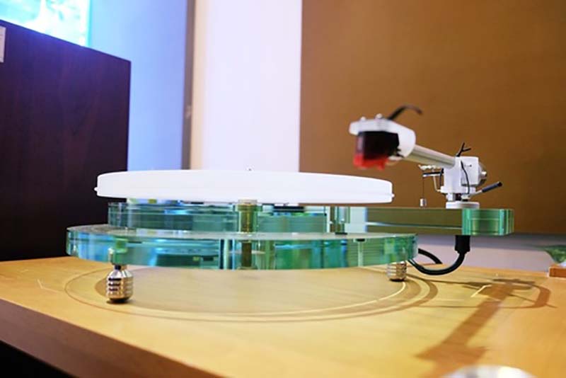 M&acirc;m than Roksan Radius 7