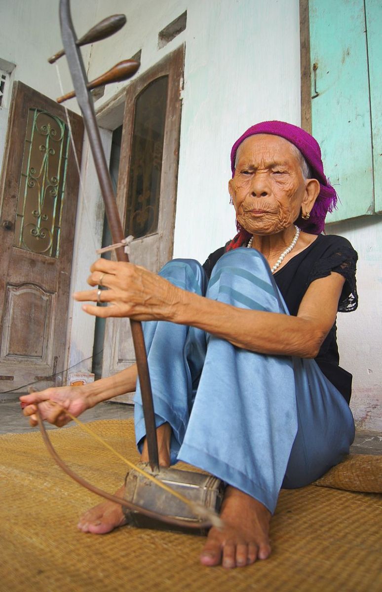Hát xẩm là gì? Có nguồn gốc từ đâu? Đặc điểm nghệ thuật hát xẩm