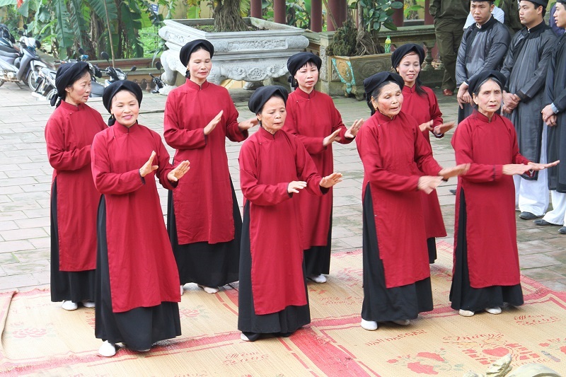 Hát xoan là gì? Nguồn gốc từ đâu? Đặc điểm của nghệ thuật hát xoan
