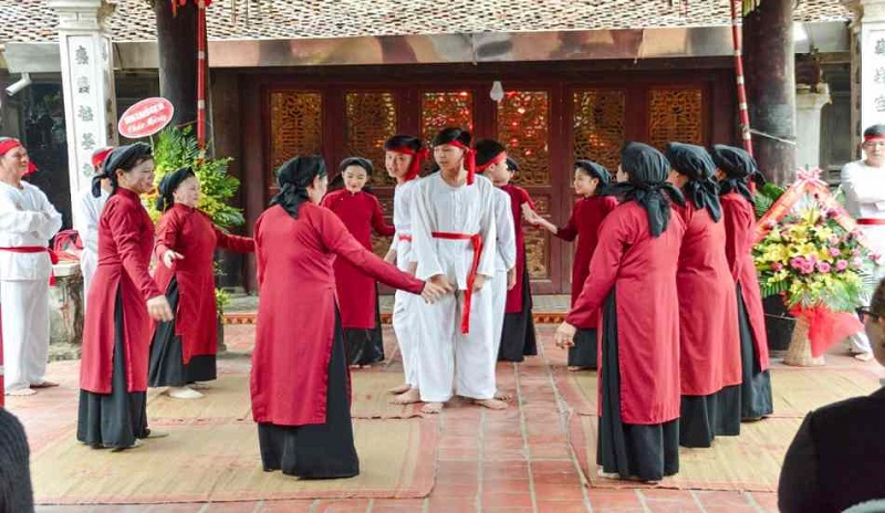 Hát xoan là gì? Nguồn gốc từ đâu? Đặc điểm của nghệ thuật hát xoan
