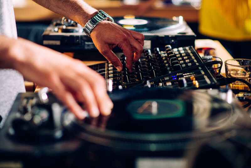 Học DJ cần chuẩn bị những g&igrave; v&agrave; những lưu &yacute; n&ecirc;n biết?