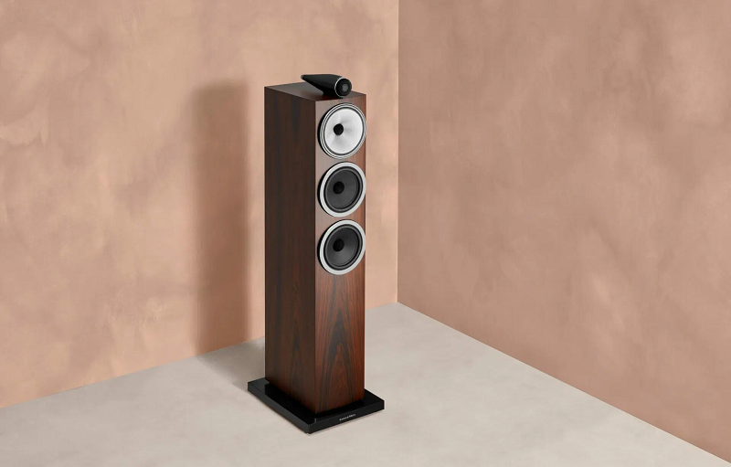 Loa B&W 703 S3