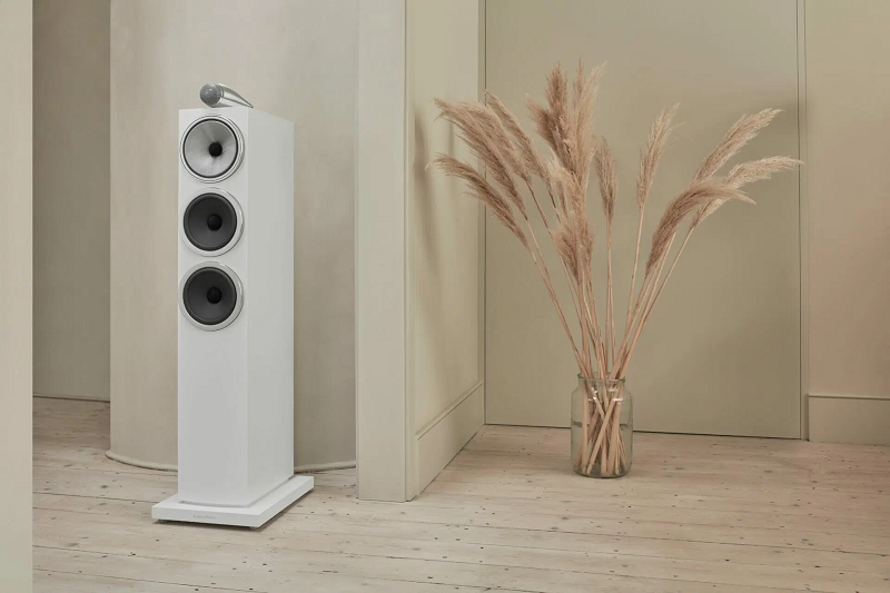 Loa B&W 703 S3