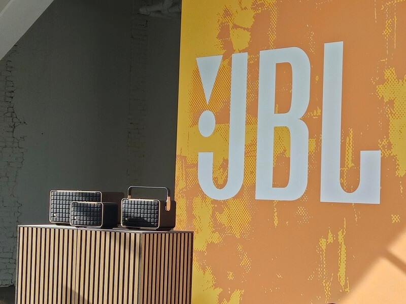 Loa JBL Authentics 200