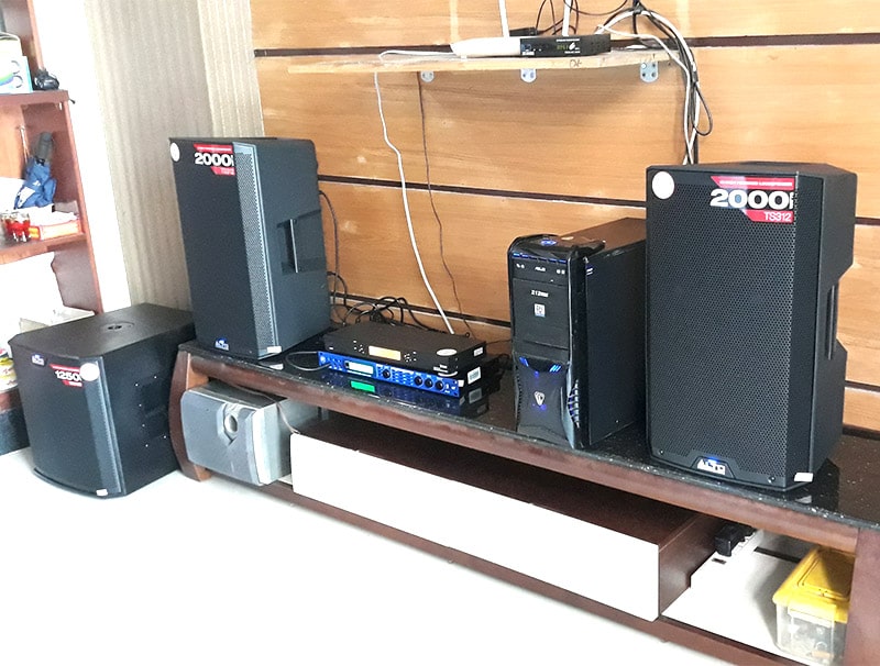 D&agrave;n karaoke gia đ&igrave;nh sử dụng loa alto ts312
