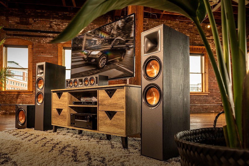 Loa Klipsch R-820F sở hữu h&igrave;nh thức thiết kế đơn giản nhưng sang trọng