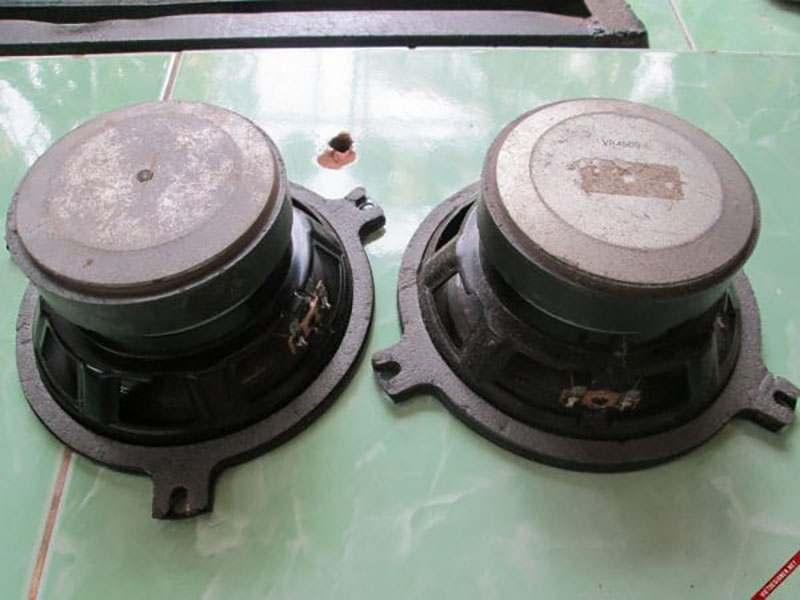 Loa cũ g&acirc;y n&ecirc;n tiếng k&ecirc;u loẹt xoẹt