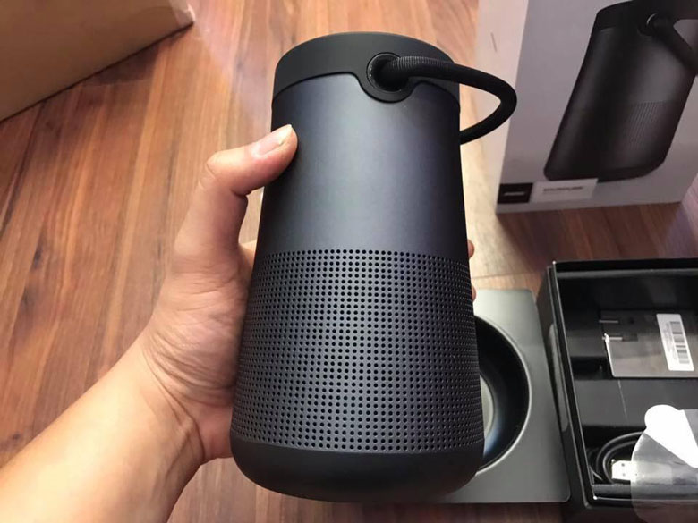 Loa Bose Soundlink Revolve Plus nhỏ gọn, tiện lợi